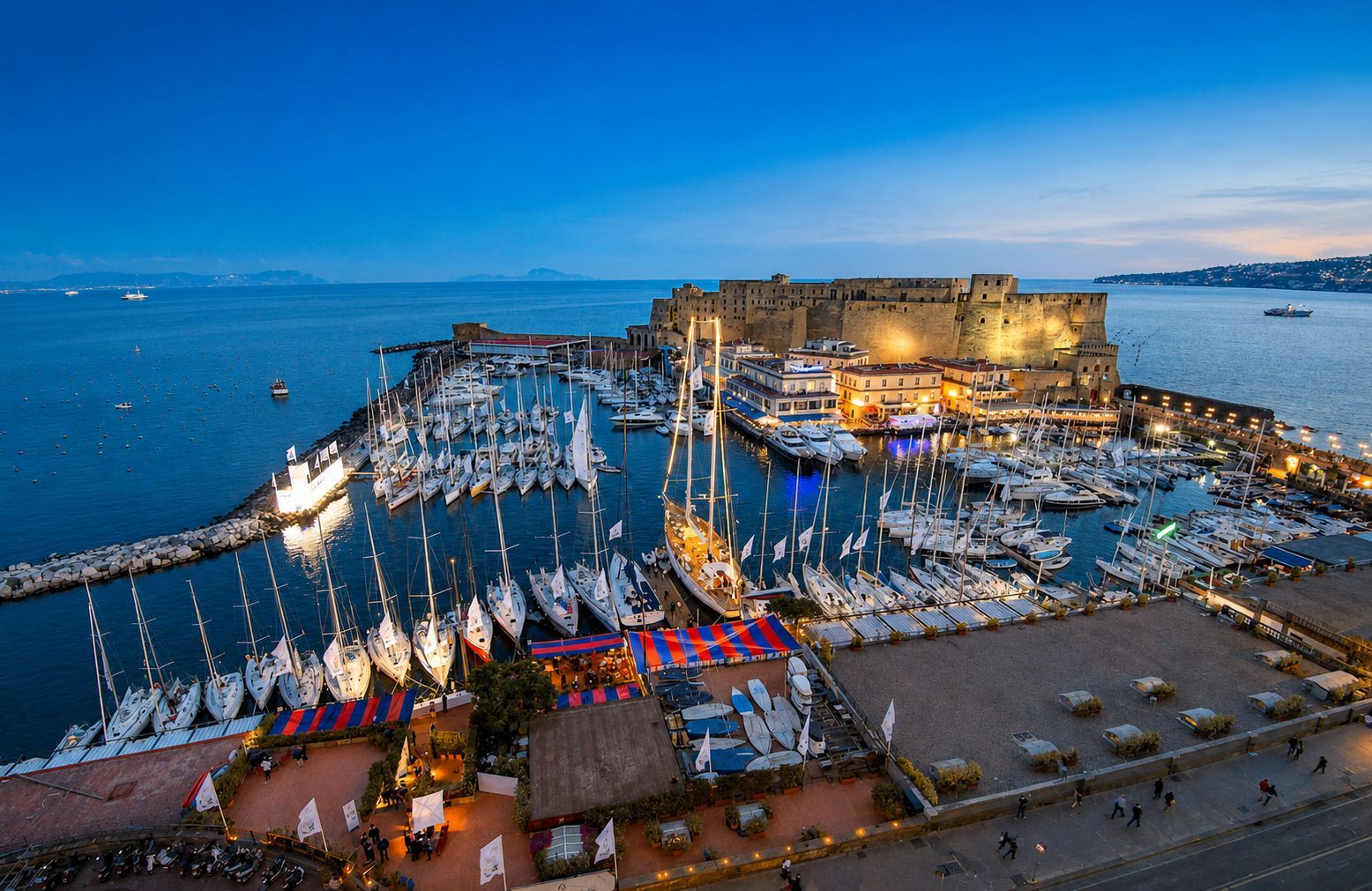 Borgo Marinari e Castel dell’Ovo a Napoli