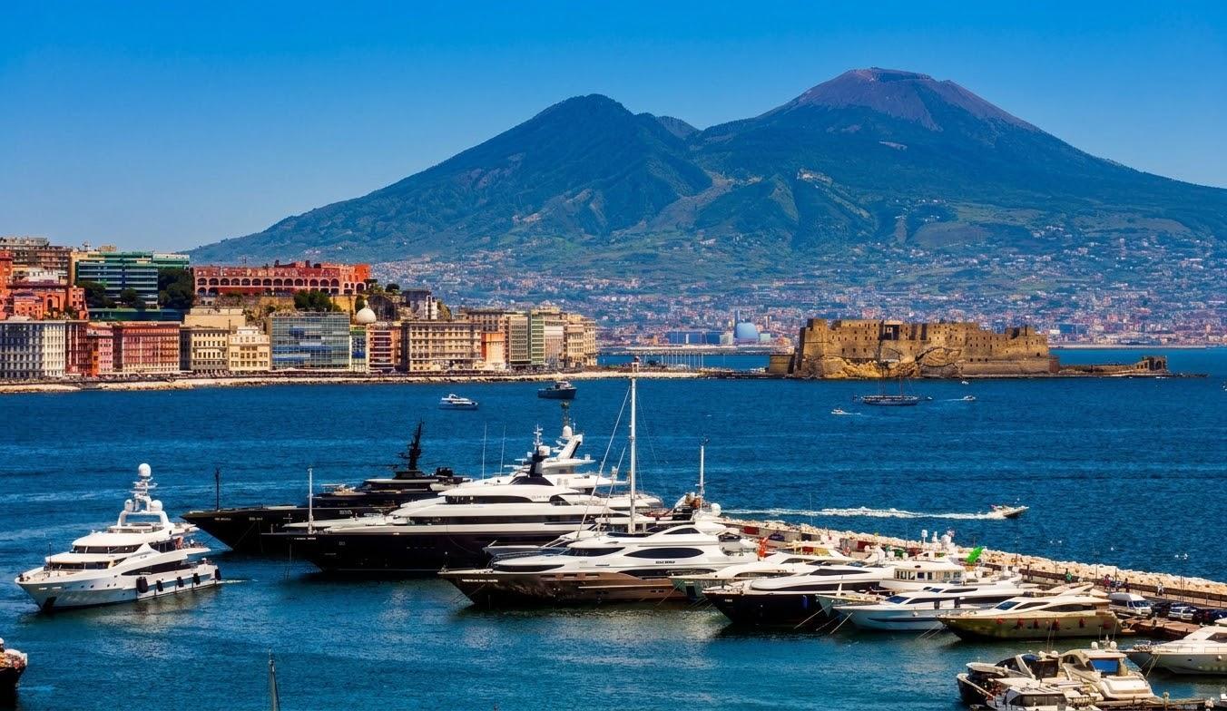 Molo Luise sul lungomare di Mergellina